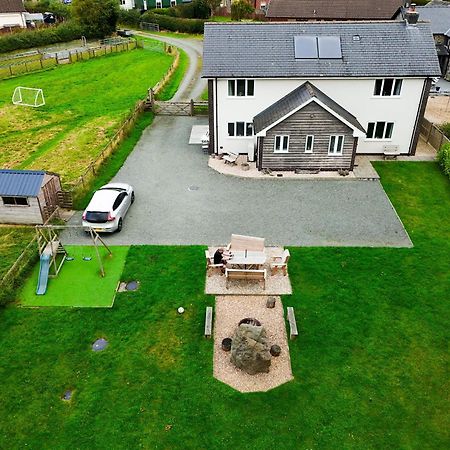 Villa Maen Llwyd Llanyre Esterno foto
