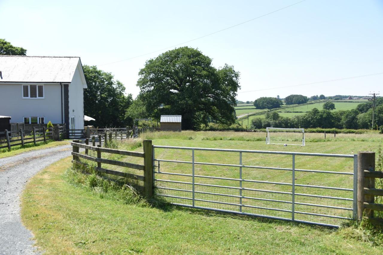 Villa Maen Llwyd Llanyre Esterno foto