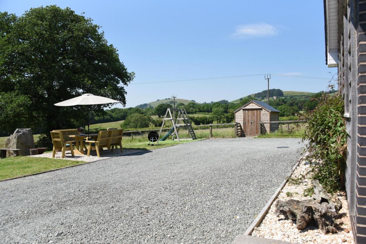 Villa Maen Llwyd Llanyre Esterno foto
