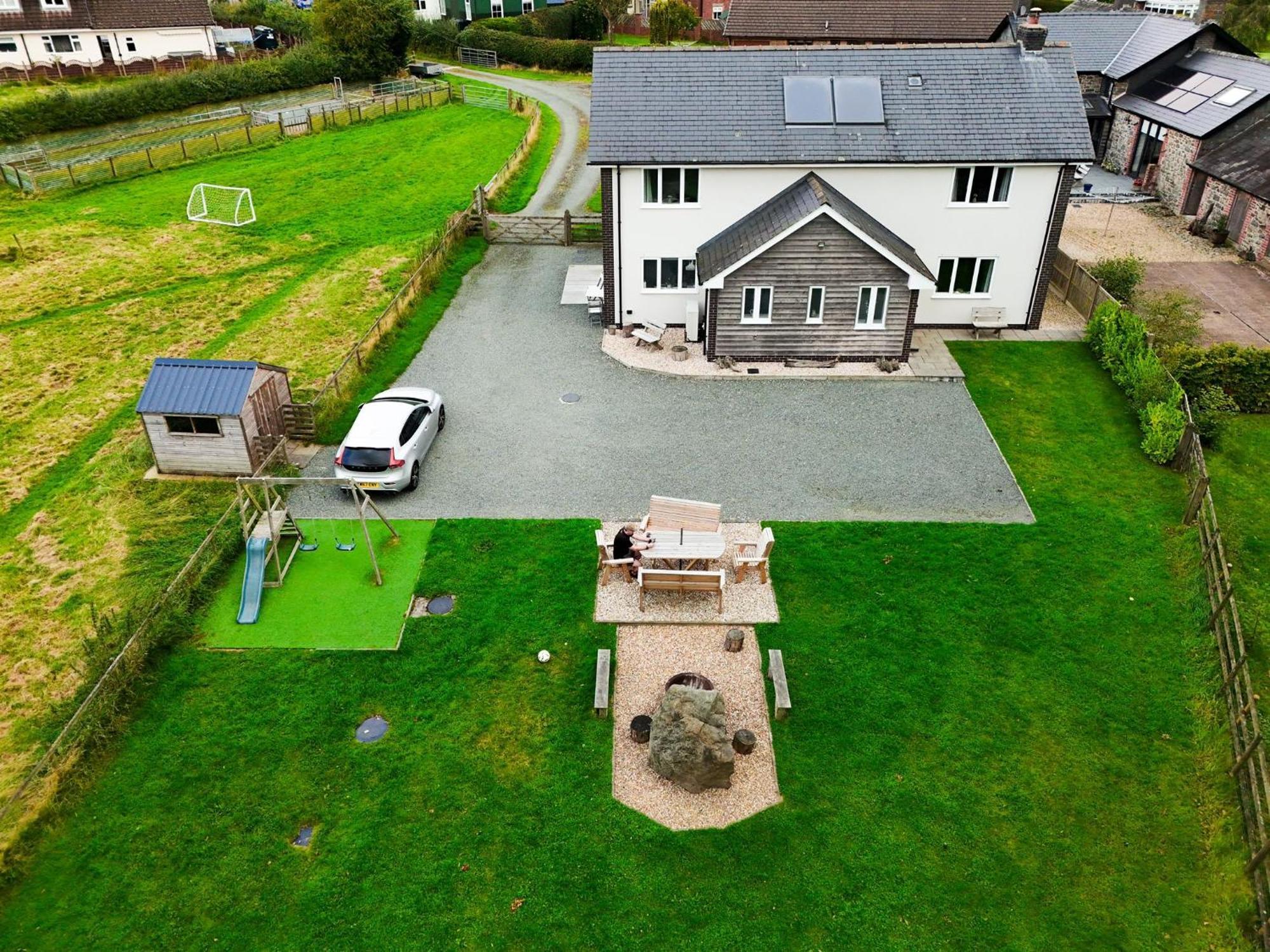 Villa Maen Llwyd Llanyre Esterno foto